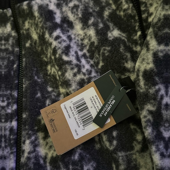 The North Face Men's Denali  Black and Gray Jacket - Picture 4 of 4